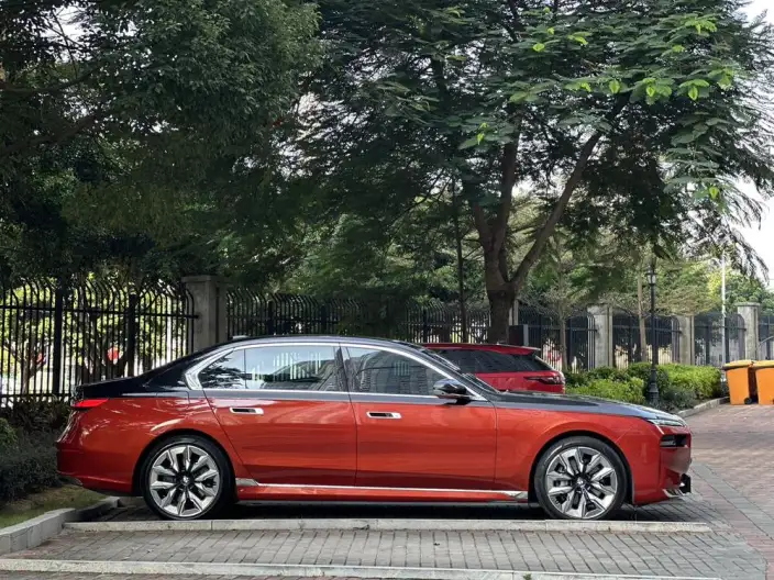 BMW i7 2023 Model xDrive60L Luxury Set – фото 6