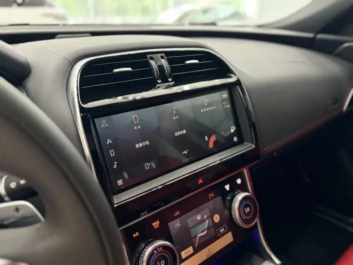 Jaguar XE L 2023 Model 2.0T 250PS R-DYNAMIC S Enterprising Sports Edition – фото 9