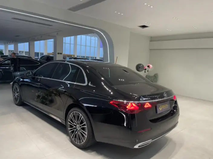 Mercedes-Benz E-Class 2025 Model E 300 L Luxury Model sedan – фото 4
