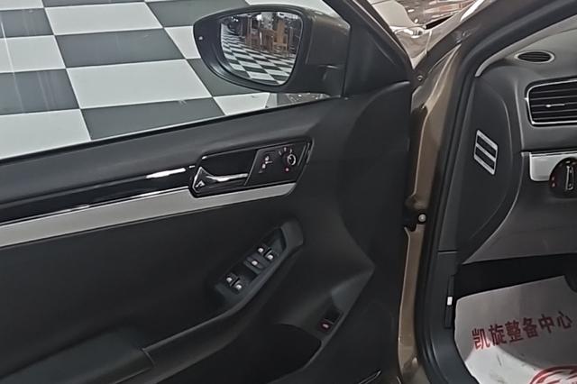 Volkswagen Sagitar 2017 1.6L Automatic Comfort – фото 8