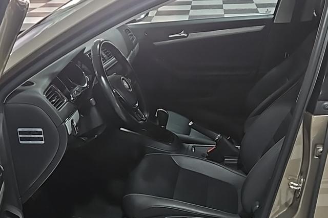 Volkswagen Sagitar 2017 1.6L Automatic Comfort – фото 9
