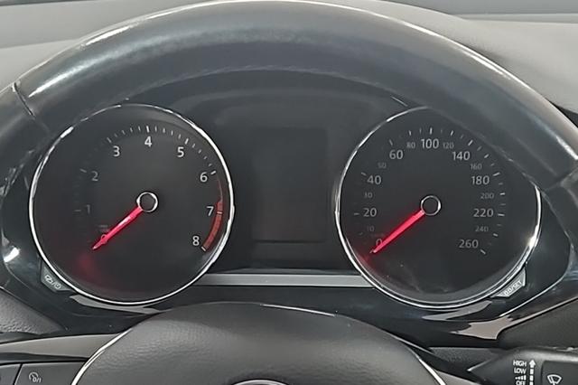Volkswagen Sagitar 2017 1.6L Automatic Comfort – фото 12