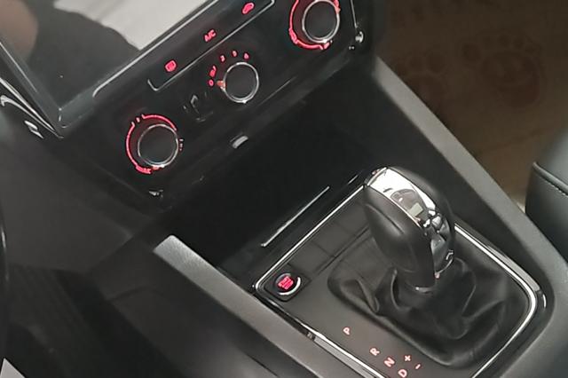 Volkswagen Sagitar 2017 1.6L Automatic Comfort – фото 14