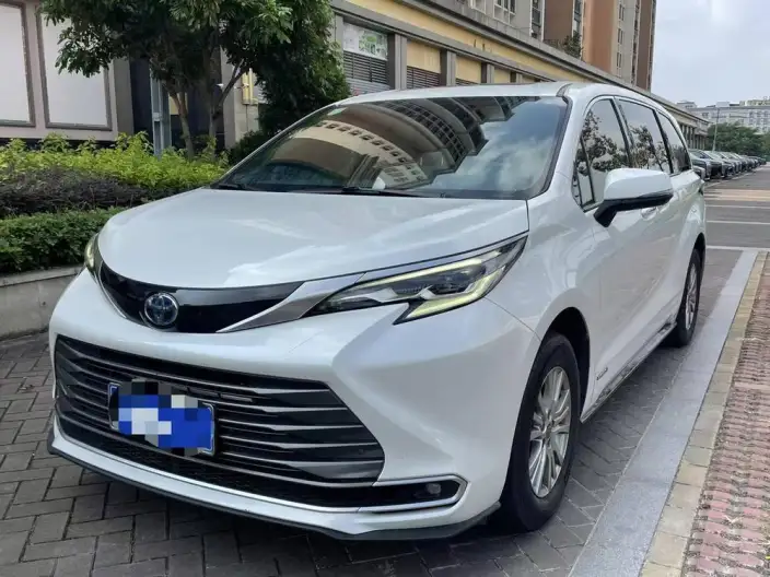 Toyota Sienna 2021 Model 2.5L Hybrid Premium Edition