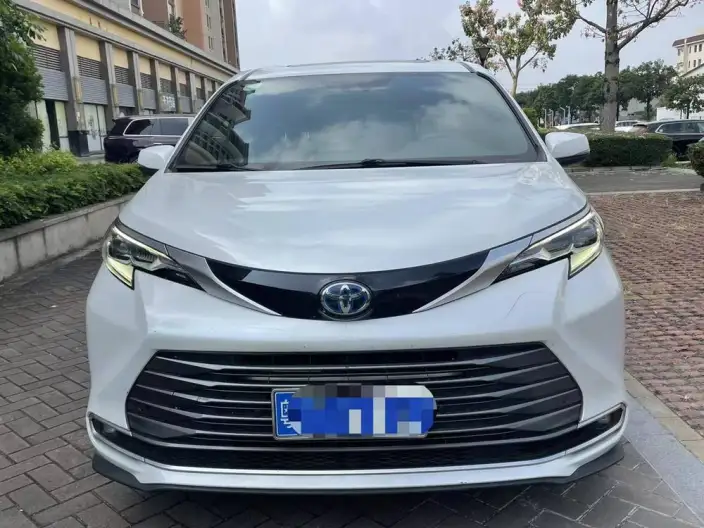 Toyota Sienna 2021 Model 2.5L Hybrid Premium Edition