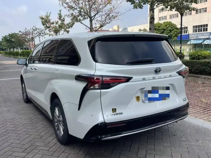 Toyota Sienna 2021 Model 2.5L Hybrid Premium Edition