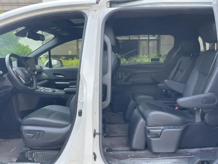 Toyota Sienna 2021 Model 2.5L Hybrid Premium Edition – фото 7