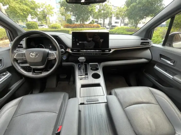 Toyota Sienna 2021 Model 2.5L Hybrid Premium Edition – фото 8