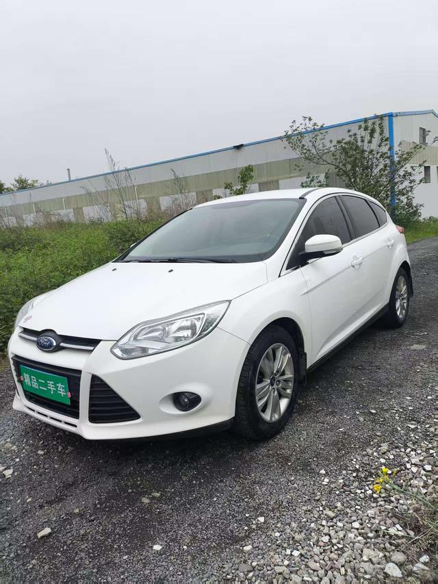 Ford Focus 2015 модификация лян кузов 1.6L автоматическое Com f ort – фото 1