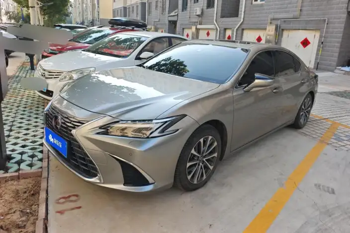 Lexus ES 2025 Model 200 Premium