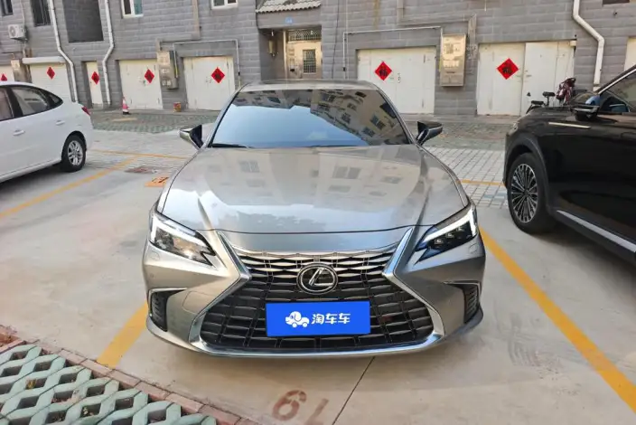 Lexus ES 2025 Model 200 Premium