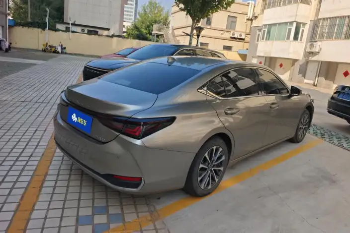 Lexus ES 2025 Model 200 Premium