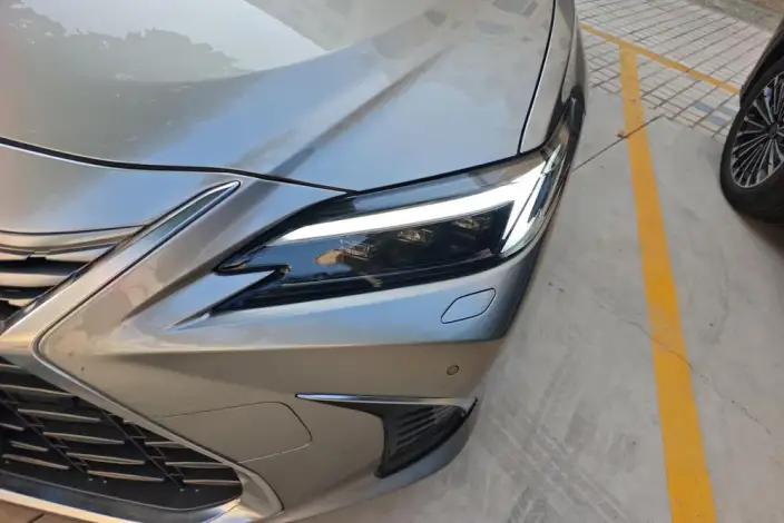 Lexus ES 2025 Model 200 Premium