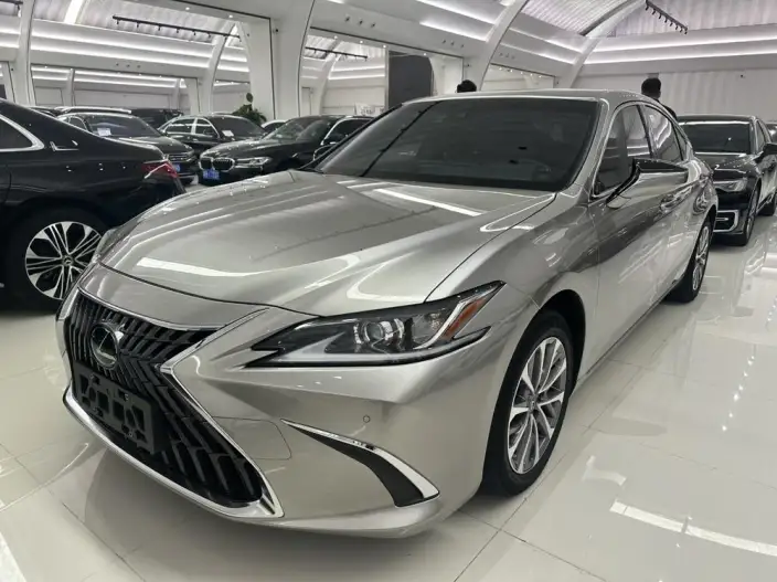Lexus ES 2022 Model 200 Superior Edition
