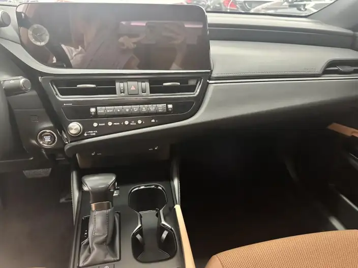 Lexus ES 2022 Model 200 Superior Edition – фото 10