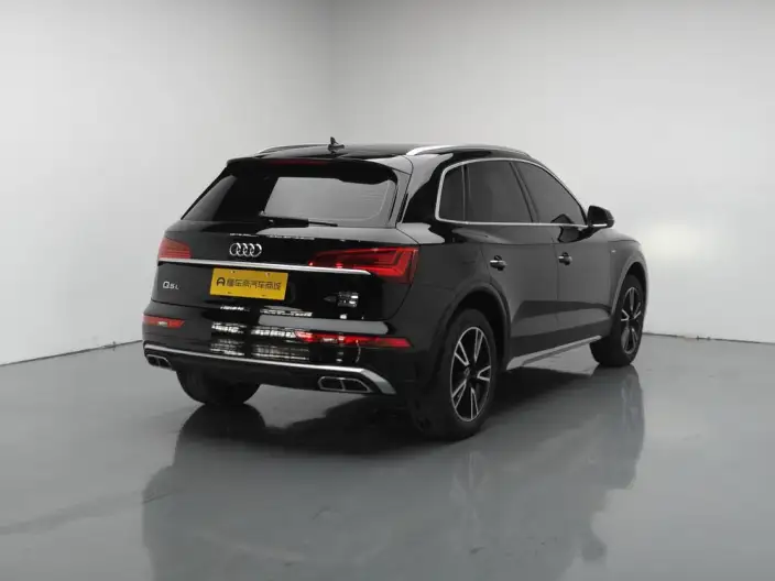 Audi Q5L 2022 Model 40T Fashion Dynamic Model – фото 7