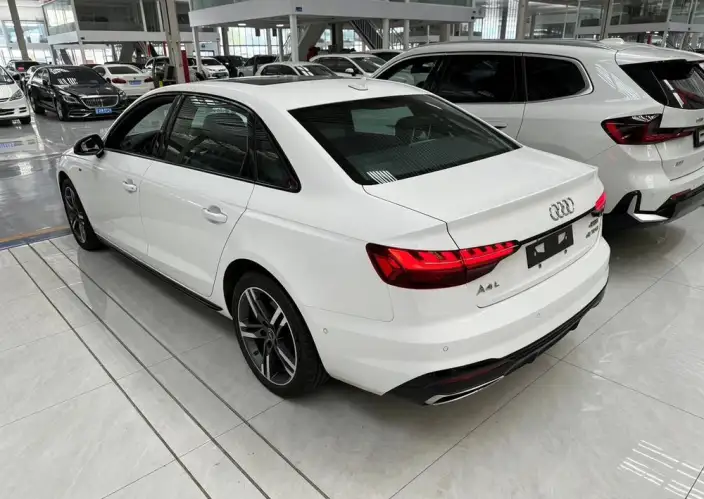Audi A4 L 2022 Model 40 TFSI Luxury Dynamic Model – фото 4