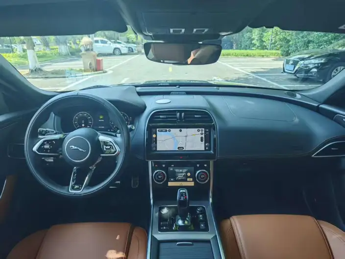 Jaguar XE L 2023 Model 2.0T 250PS R-DYNAMIC S Enterprising Sports Edition – фото 9