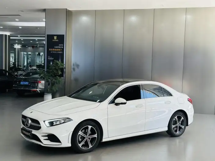 Mercedes-Benz A-class 2022 Model Facelift A 200 L Sports sedan Fashion Edition – фото 1