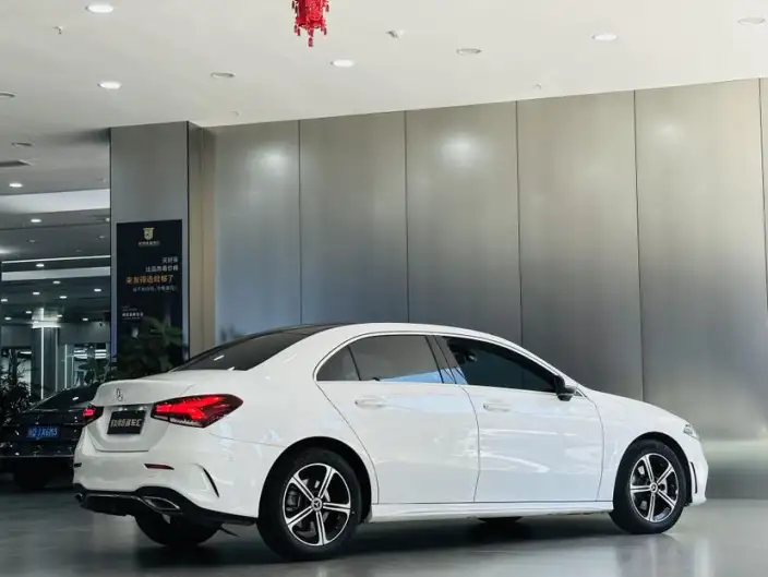 Mercedes-Benz A-class 2022 Model Facelift A 200 L Sports sedan Fashion Edition – фото 6