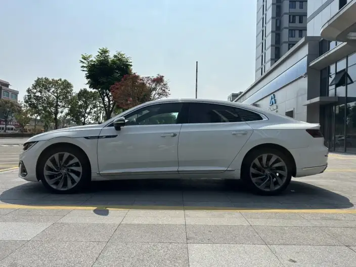 Volkswagen CC 2023 Model 380TSI Eye-catching version – фото 4