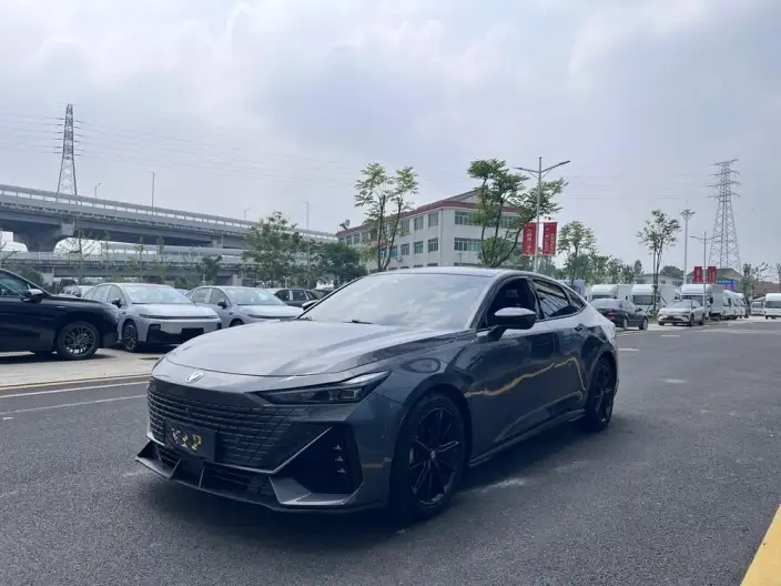 Changan UNI-V 2022 Model 1.5T Smart Pilot Model – фото 1