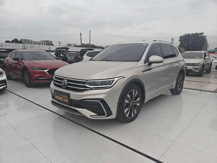 Volkswagen Tiguan L 2022 Model 330TSI Automatic 2WD R-Line Enjoy the version more – фото 1