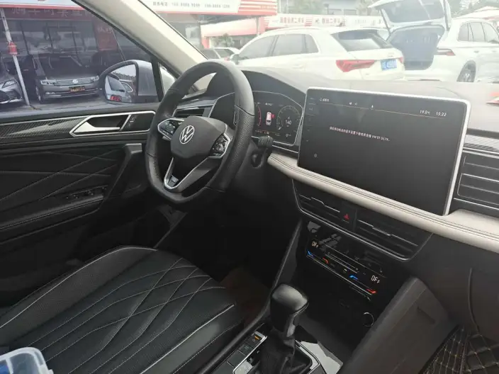 Volkswagen Tiguan L 2022 Model 330TSI Automatic 2WD R-Line Enjoy the version more – фото 10