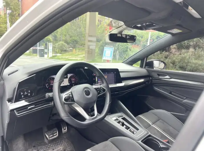 Volkswagen Golf 2023 Model 280TSI DSG R-Line – фото 8
