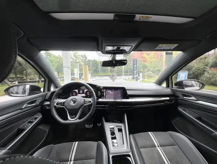 Volkswagen Golf 2023 Model 280TSI DSG R-Line – фото 9