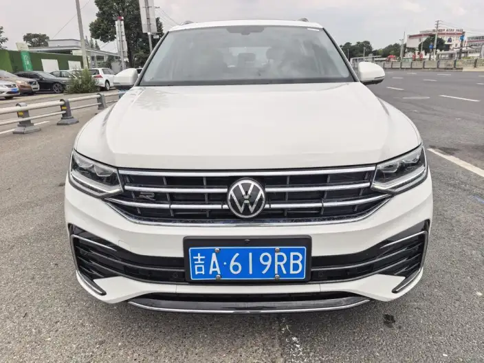 Volkswagen Tiguan L 2022 Model 330TSI Automatic 2WD R-Line Enjoy the version more – фото 2