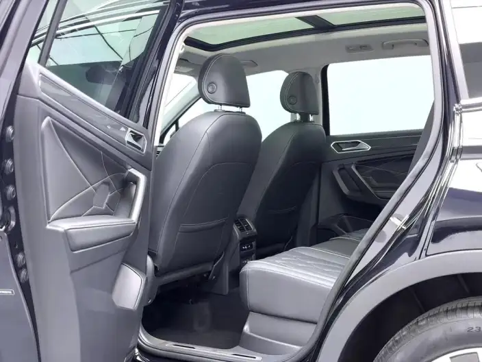 Volkswagen Tiguan L 2022 Model 330TSI Automatic 2WD R-Line Enjoy the version more – фото 9