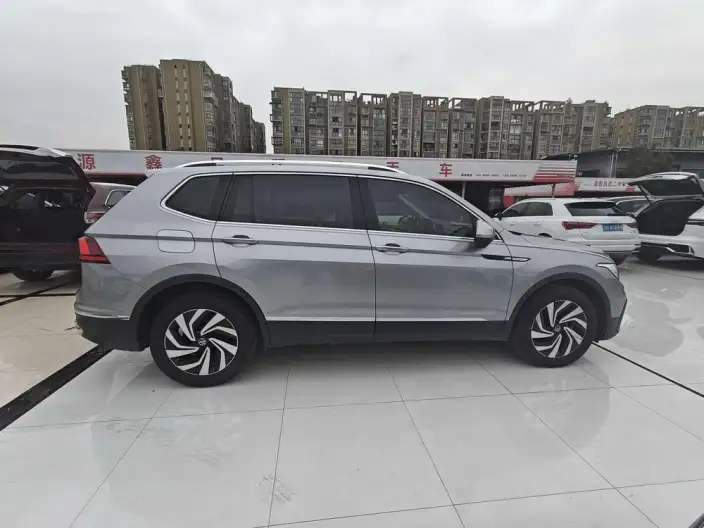 Volkswagen Tiguan L 2022 Model 330TSI Automatic 2WD Comfort Edition – фото 8