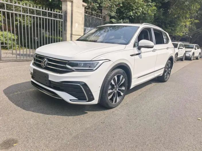 Volkswagen Tiguan L 2022 Model 330TSI Automatic 2WD R-Line Enjoy the version more – фото 1