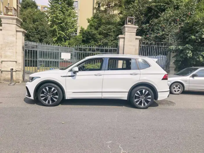 Volkswagen Tiguan L 2022 Model 330TSI Automatic 2WD R-Line Enjoy the version more – фото 3