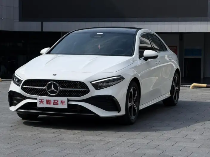 Mercedes-Benz A-class 2023 Model A 200 L Sports sedan Fashion Edition – фото 1