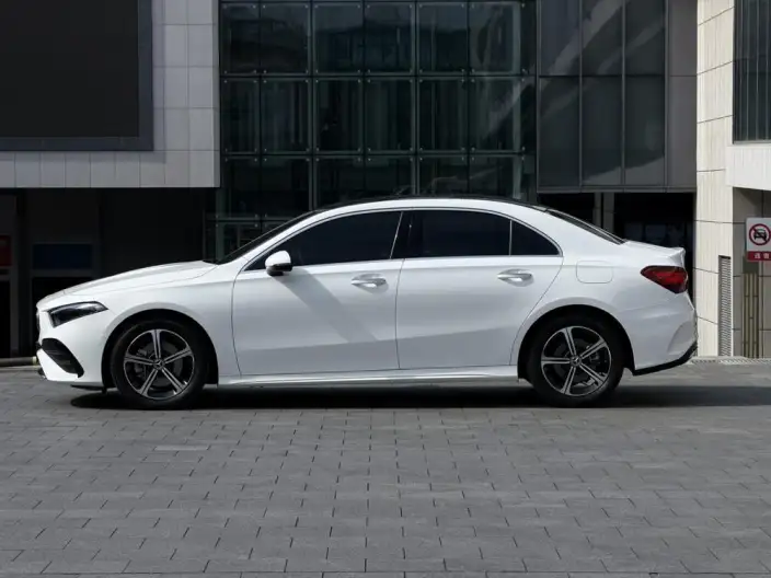 Mercedes-Benz A-class 2023 Model A 200 L Sports sedan Fashion Edition – фото 3