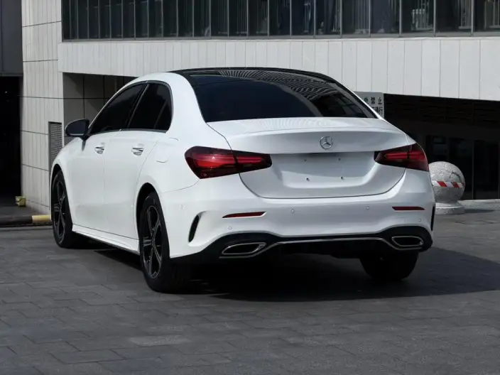 Mercedes-Benz A-class 2023 Model A 200 L Sports sedan Fashion Edition – фото 4