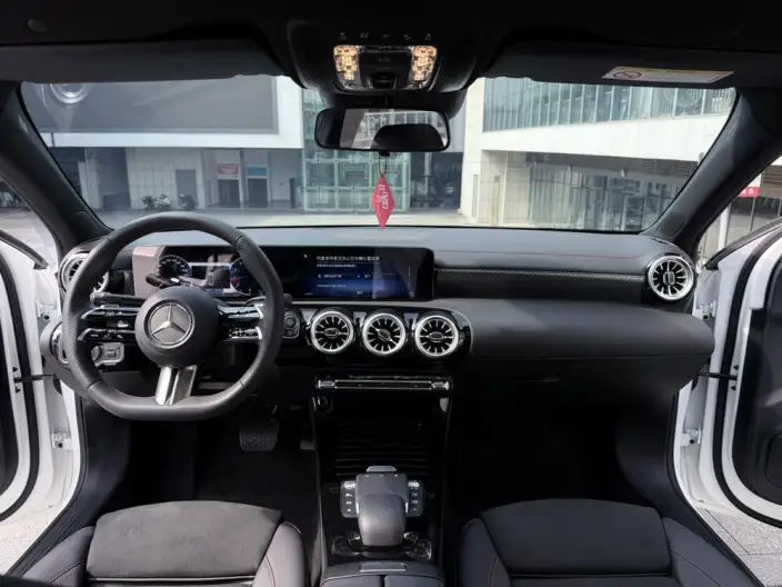 Mercedes-Benz A-class 2023 Model A 200 L Sports sedan Fashion Edition – фото 7