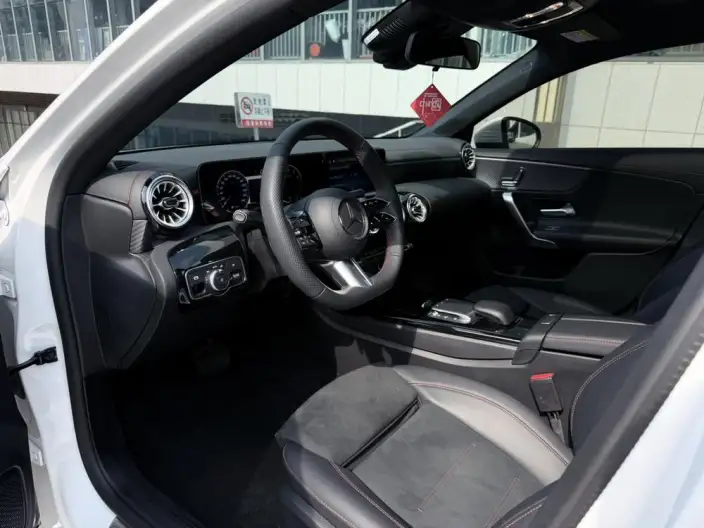 Mercedes-Benz A-class 2023 Model A 200 L Sports sedan Fashion Edition – фото 9