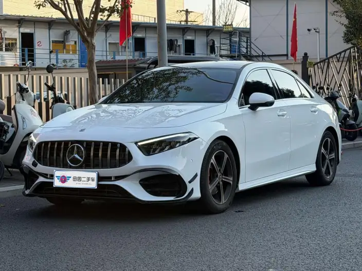 Mercedes-Benz A-class 2023 Model A 200 L Sports sedan Fashion Edition – фото 1