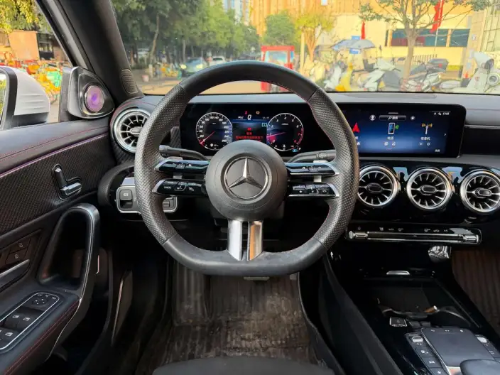 Mercedes-Benz A-class 2023 Model A 200 L Sports sedan Fashion Edition – фото 10