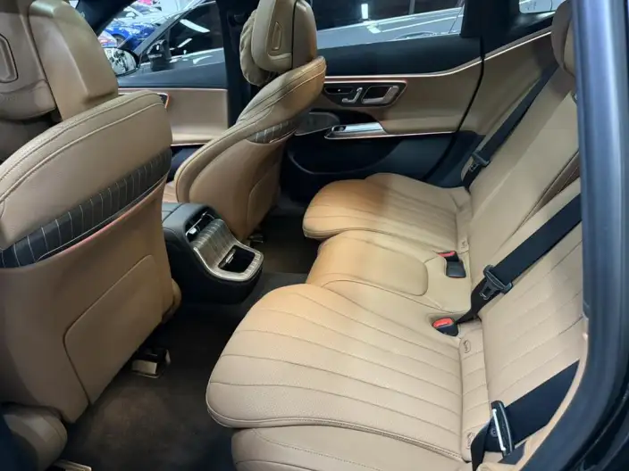 Mercedes-Benz E-Class 2024 Model E 300 L Luxury Model sedan – фото 10