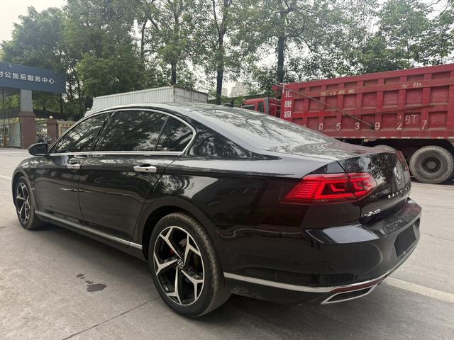 Volkswagen Magotan 2020 330TSI DSG Luxury – фото 3