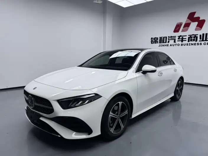 Mercedes-Benz A-class 2025 Model A 200 L Fashion Edition – фото 1