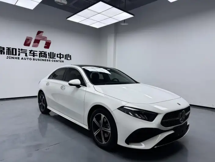 Mercedes-Benz A-class 2025 Model A 200 L Fashion Edition – фото 3