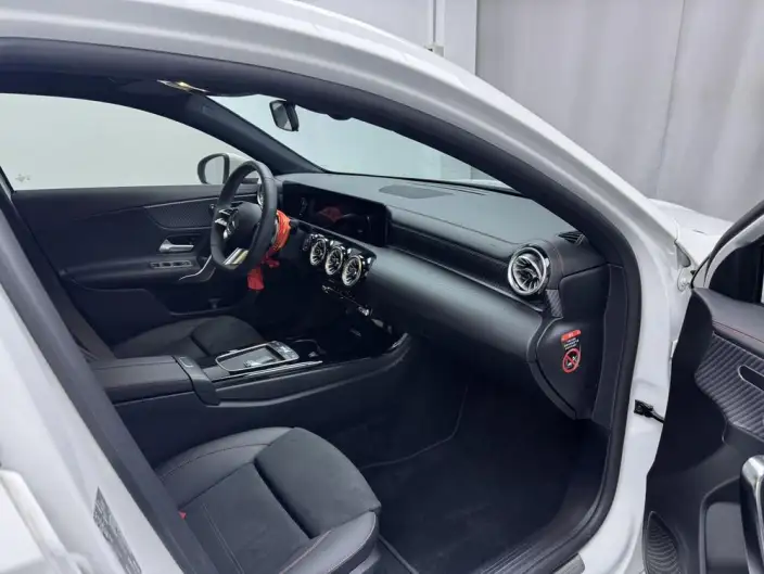Mercedes-Benz A-class 2025 Model A 200 L Fashion Edition – фото 5