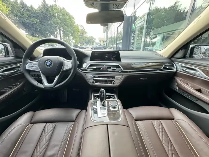 BMW 7 Series 2021 Model 730Li Luxury Set – фото 9