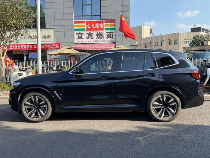 BMW iX3 2023 Model Leading Model – фото 3
