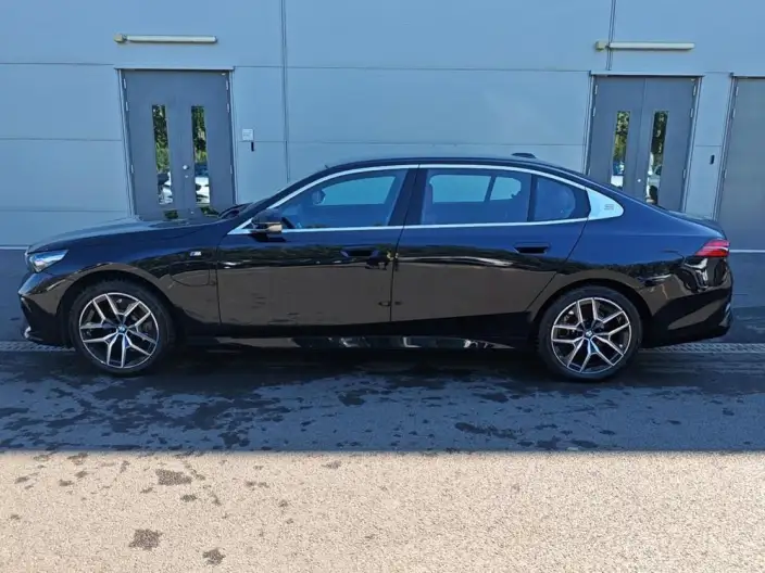 BMW i5 2025 Model eDrive35L M Sports Set – фото 3